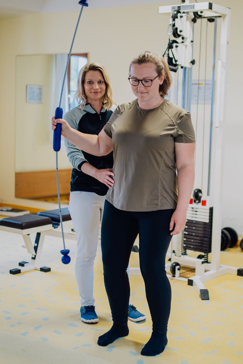 Trainingsraum für medizinische Trainingstherapie und Rehabilitation in der Praxis Pettenbach